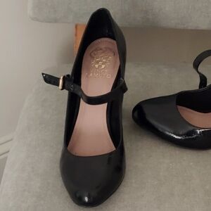 VINCE CAMUTO PATENT LEATHER MARY JANE PUMPS
